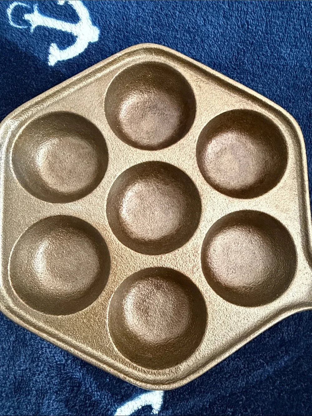 VTG Cast Iron 7-Cavity Aebleskiver Pan - Danish Pancake Balls or Cornbread Pan